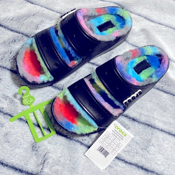 Crocs classic cozzzy spray dye lined sandals - Picture 13 of 15